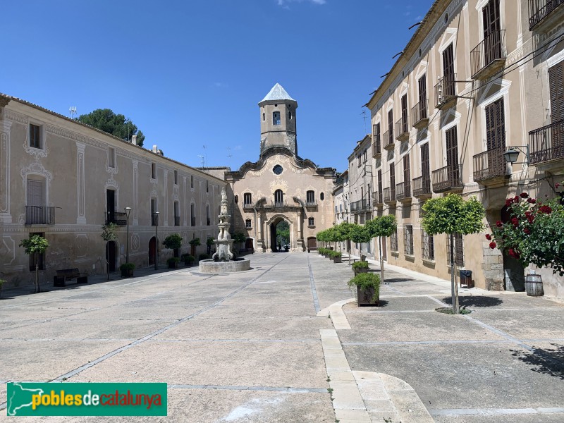 Monestir de Santes Creus - Plaça de Sant Bernat (Foto: Albert Esteves, 2019) Monestir de Santes Creus - Plaça de Sant Bernat