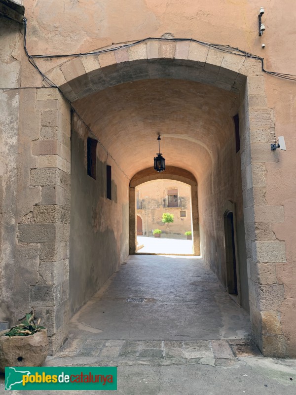 Monestir de Santes Creus - Plaça de Sant Bernat (Foto: Albert Esteves, 2019) Monestir de Santes Creus - Plaça de Sant Bernat