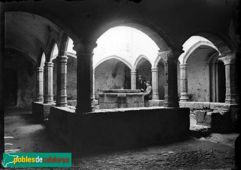 Monestir de Santes Creus - Palau de l'Abat (Foto: <i>Anònim -Arxiu fotogràfic Centre Excursionista de Catalunya-</i>, c1900) Monestir de Santes Creus - Palau de l'Abat