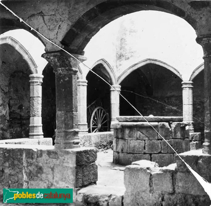 Monestir de Santes Creus - Palau de l'Abat - Salvany 1911 (Foto: <i>Josep Salvany -Fons Salvany, Biblioteca de Catalunya-</i>, 1911) Monestir de Santes Creus - Palau de l'Abat - Salvany 1911