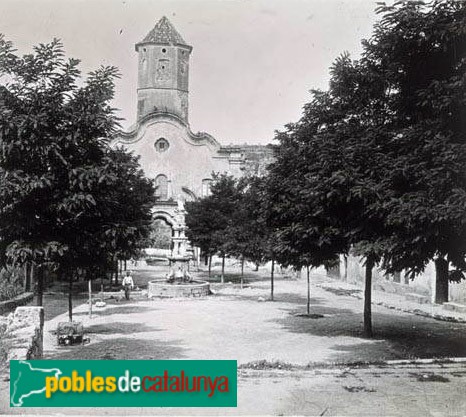 Monestir de Santes Creus - Plaça de Sant Bernat (Foto: <i>Francesc Blasi -Arxiu Centre Excursionista de Catalunya-</i>, 1913) Monestir de Santes Creus - Plaça de Sant Bernat