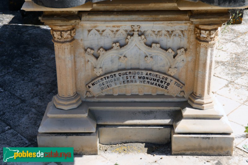 Vilanova i la Geltrú - Sepulcre Joan Serra i Totesaus (Foto: Albert Esteves, 2019) Vilanova i la Geltrú - Sepulcre Joan Serra i Totesaus