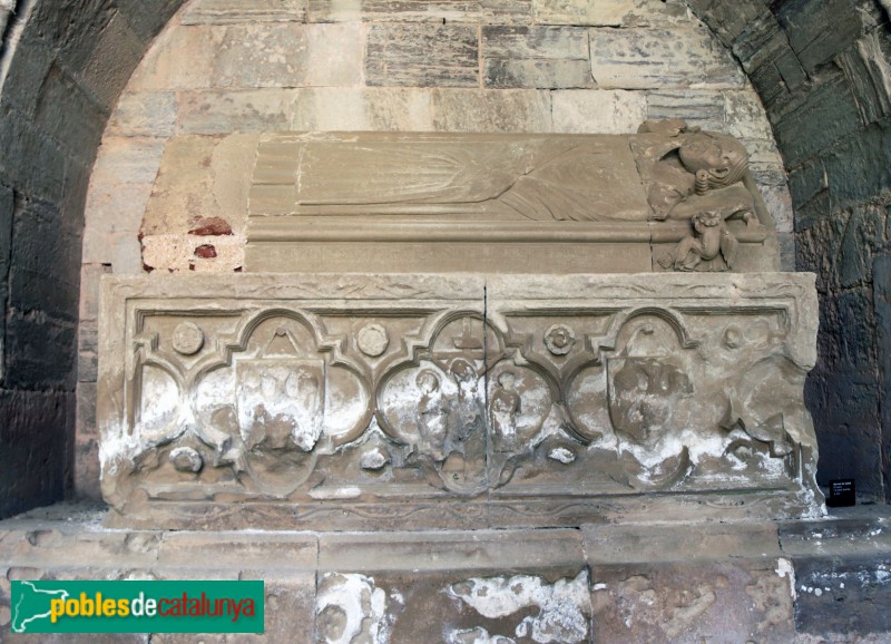 Monestir de Santes Creus - Sarcòfag de Bernat de Salbà, segle XIV (Foto: Albert Esteves, 2019) Monestir de Santes Creus - Sarcòfag de Bernat de Salbà, segle XIV