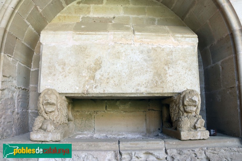 Monestir de Santes Creus - Sarcòfag de Guillem de Claramunt i muller, segle XIII (Foto: Albert Esteves, 2019) Monestir de Santes Creus - Sarcòfag de Guillem de Claramunt i muller, segle XIII