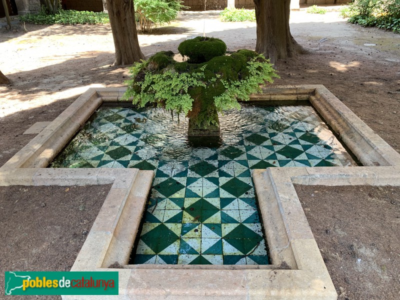 Monestir de Santes Creus - Claustre posterior, brollador (Foto: Albert Esteves, 2019) Monestir de Santes Creus - Claustre posterior, brollador