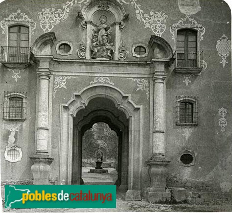 Monestir de Santes Creus - Portal de l'Assumpta, façana plaça Major (Foto: <i>Francesc Blasi -Arxiu Fotogràfic Centre Excursionista de Catalunya-</i>, c.1920) Monestir de Santes Creus - Portal de l'Assumpta, façana plaça Major