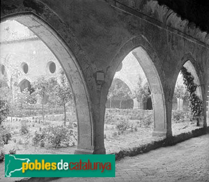 Monestir de Santes Creus - Claustre posterior (Foto: <i>Jaume Biosca -Arxiu Centre Excursionista de Catalunya-</i>, 1932) Monestir de Santes Creus - Claustre posterior