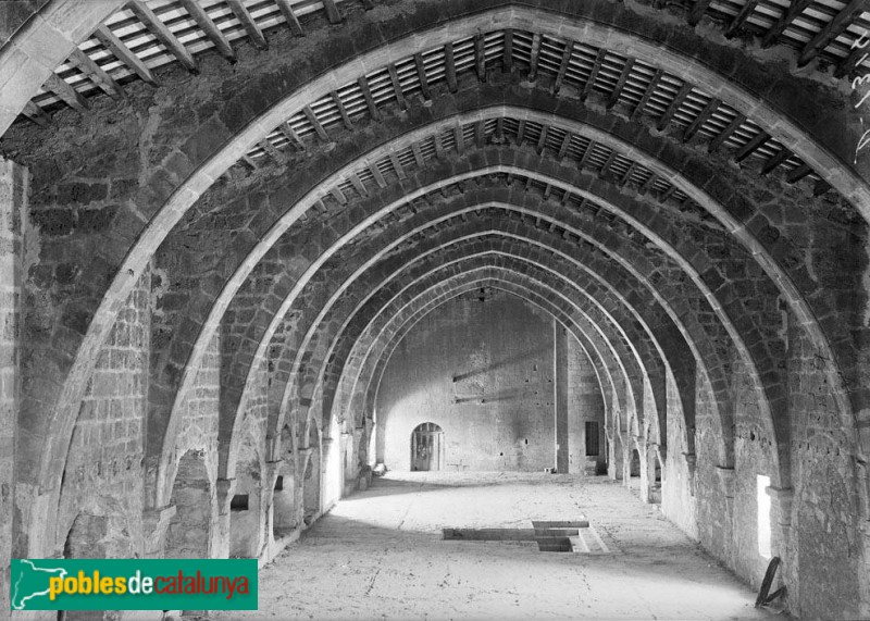 Monsetir de Santes Creus - Dormitori (Foto: <i>Juli Santaló -Arxiu Centre Excursionista de Catalunya-</i>, c.1900) Monsetir de Santes Creus - Dormitori