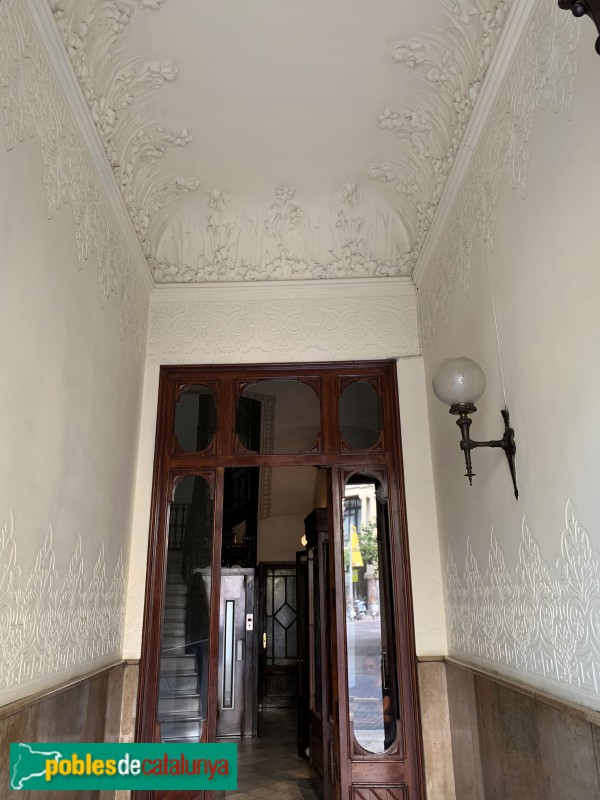 Barcelona - Gran de Gràcia, 7 (Foto: Albert Esteves, 2019) Barcelona - Gran de Gràcia, 7