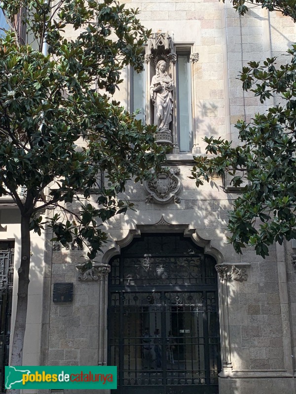 Barcelona - Gran de Gràcia, 18-22 (Foto: Albert Esteves, 2019) Barcelona - Gran de Gràcia, 18-22