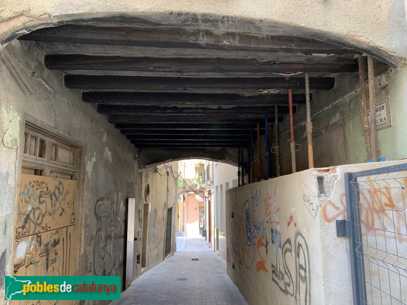 Valls - Pas cobert del carrer de la Verdura (Foto: Albert Esteves, 2019) Valls - Pas cobert del carrer de la Verdura