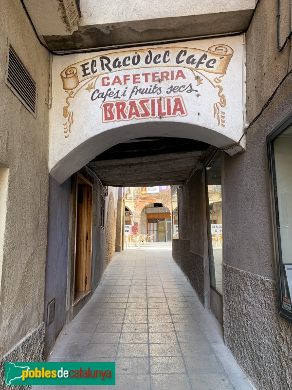 Valls - Pas cobert del carrer Mercat (Foto: Albert Esteves, 2019) Valls - Pas cobert del carrer Mercat