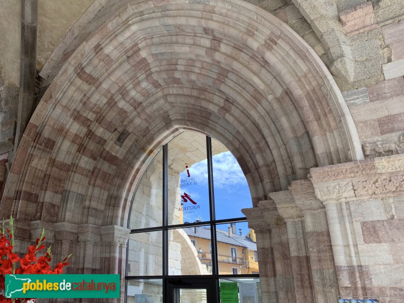 Puigcerdà - Campanar de Santa Maria (Foto: Albert Esteves, 2019) Puigcerdà - Campanar de Santa Maria