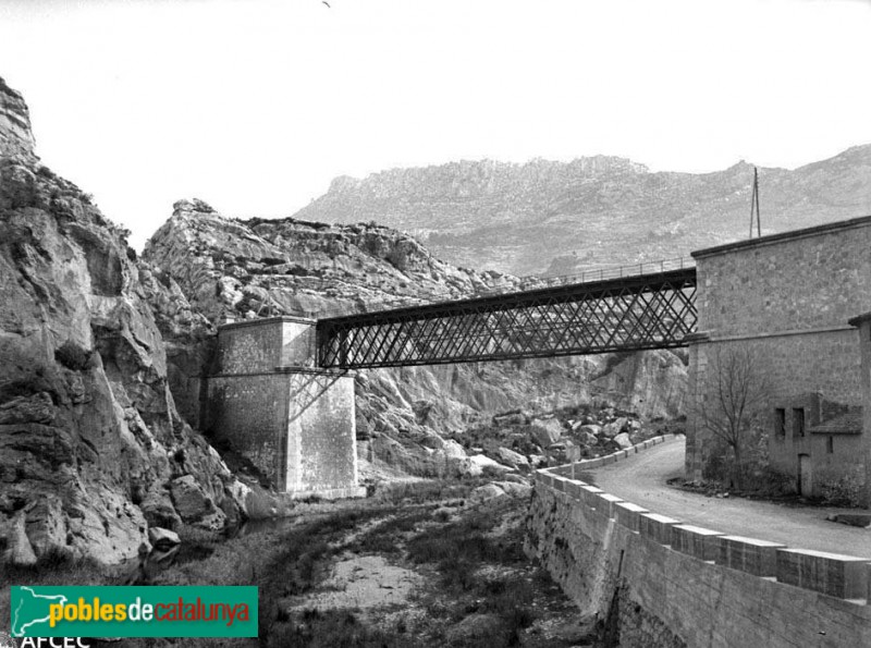 La Riba - Pont de l'Estret (Foto: Antoni Maymó -Arxiu Fotogràfic Centre Excursionista de Catalunya-, anys cinquanta) La Riba - Pont de l'Estret