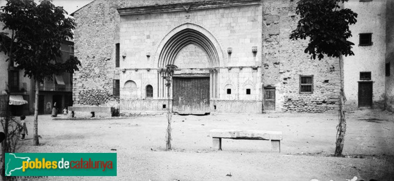 Puigcerdà - Església de Sant Domènec - Massot c1909 (Foto: Josep Massot -Arxiu Centre Excursionista de Catalunya-, c1909) Puigcerdà - Església de Sant Domènec - Massot c1909