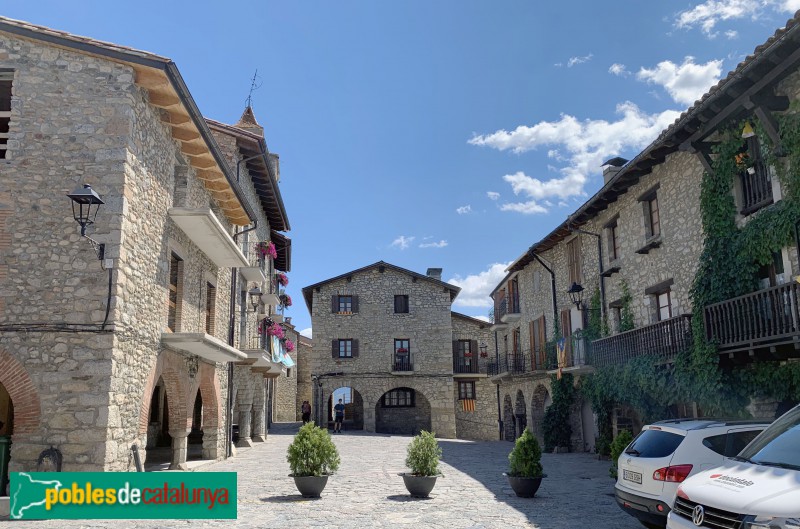 Bellver - Plaça Major (Foto: Albert Esteves, 2019) Bellver - Plaça Major