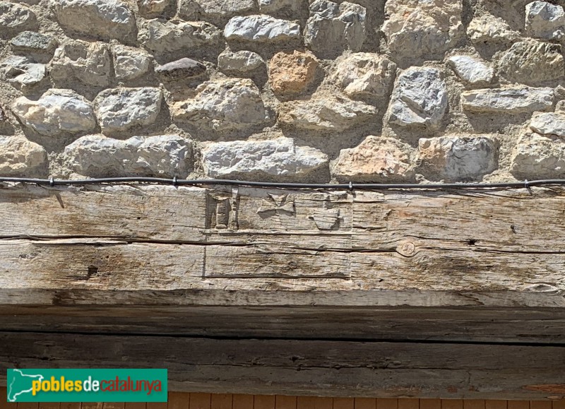 Bellver - Plaça Major, detall d'una llinda (Foto: Albert Esteves, 2019) Bellver - Plaça Major, detall d'una llinda