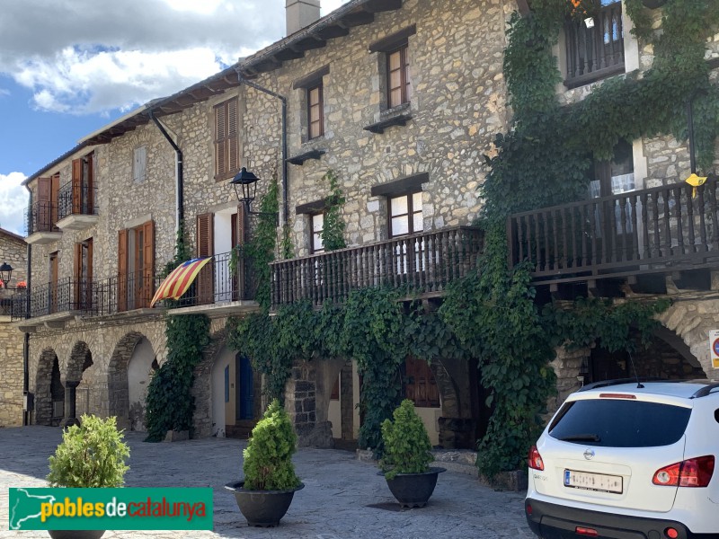 Bellver - Plaça Major (Foto: Albert Esteves, 2019) Bellver - Plaça Major