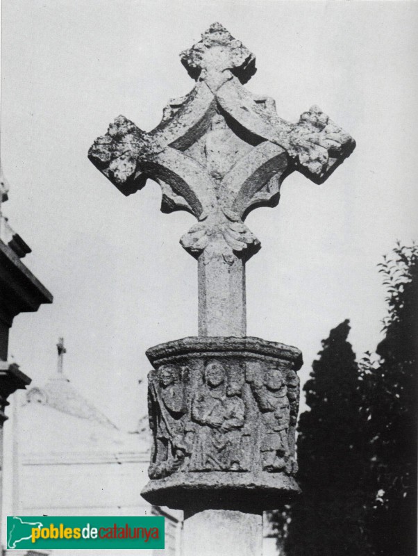 Barcelona - Creu de terme de Sant Andreu (Foto: Albert Bastardes -del llibre Les Creus al Vent-, 1919) Barcelona - Creu de terme de Sant Andreu