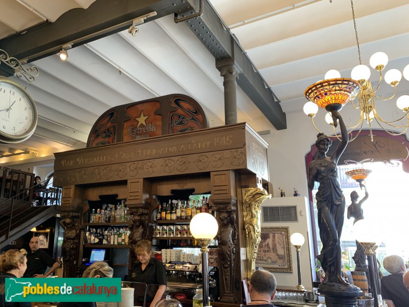 Barcelona - Casa Vidal. Bar Versalles (Foto: Albert Esteves, 2019) Barcelona - Casa Vidal. Bar Versalles