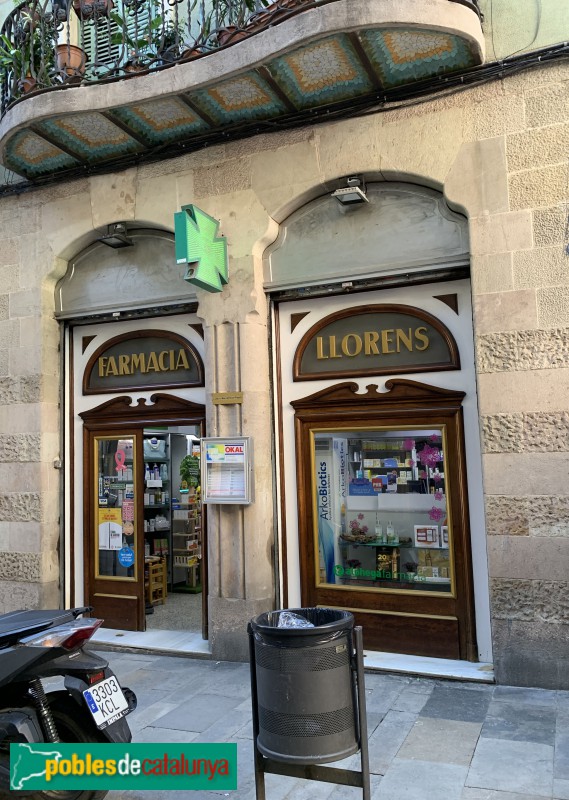 Barcelona - Casa Vidal. Farmàcia Llorens (Foto: Albert Esteves, 2019) Barcelona - Casa Vidal. Farmàcia Llorens