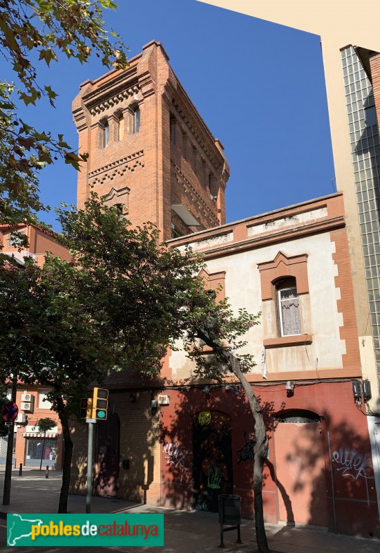 Barcelona - Pilar d'aigua de Fabra i Puig (Foto: Albert Esteves, 2019) Barcelona - Pilar d'aigua de Fabra i Puig