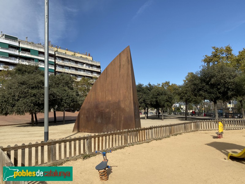 Barcelona - Escultura de la plaça Moragues (Foto: Albert Esteves, 2019) Barcelona - Escultura de la plaça Moragues
