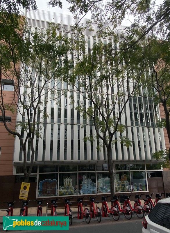 Barcelona - Col·legi Mare de Déu dels Àngels, façana Gran de la Sagrera (Foto: Albert Esteves, 2019) Barcelona - Col·legi Mare de Déu dels Àngels, façana Gran de la Sagrera