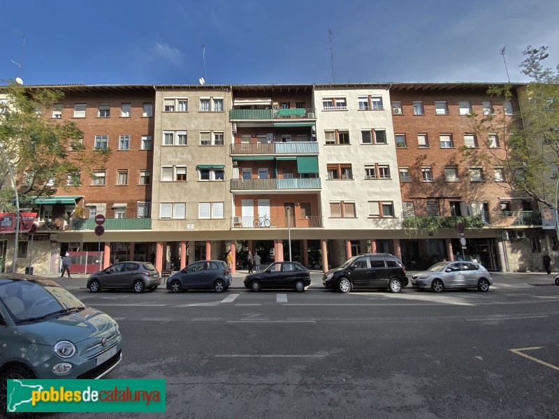 Barcelona - Jardins de Massana, entrada sota els habitatges (Foto: Albert Esteves, 2019) Barcelona - Jardins de Massana, entrada sota els habitatges