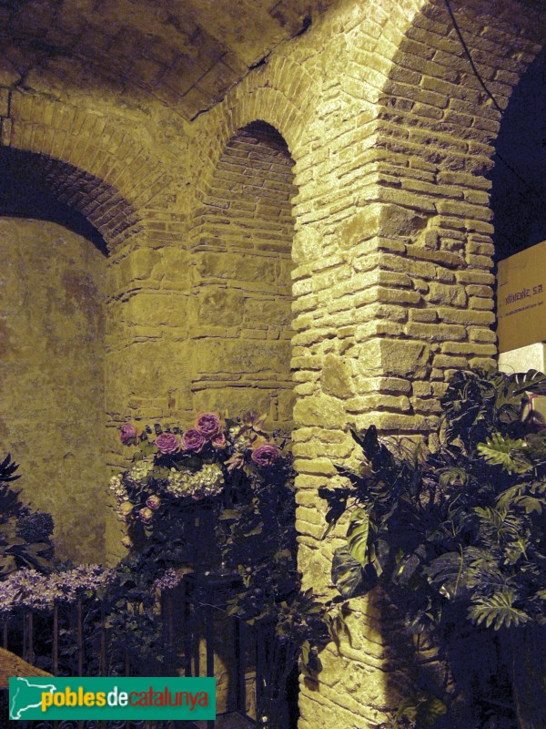 Barcelona - Arcs del carrer Banys Nous, 10 (Foto: Albert Esteves, 2007) Barcelona - Arcs del carrer Banys Nous, 10