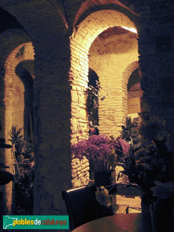 Barcelona - Arcs del carrer Banys Nous, 10 (Foto: Albert Esteves, 2007) Barcelona - Arcs del carrer Banys Nous, 10