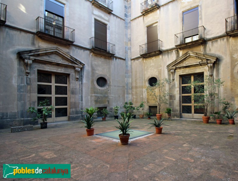 Barcelona - Convent de Sant Felip Neri, claustre Barcelona - Convent de Sant Felip Neri, claustre