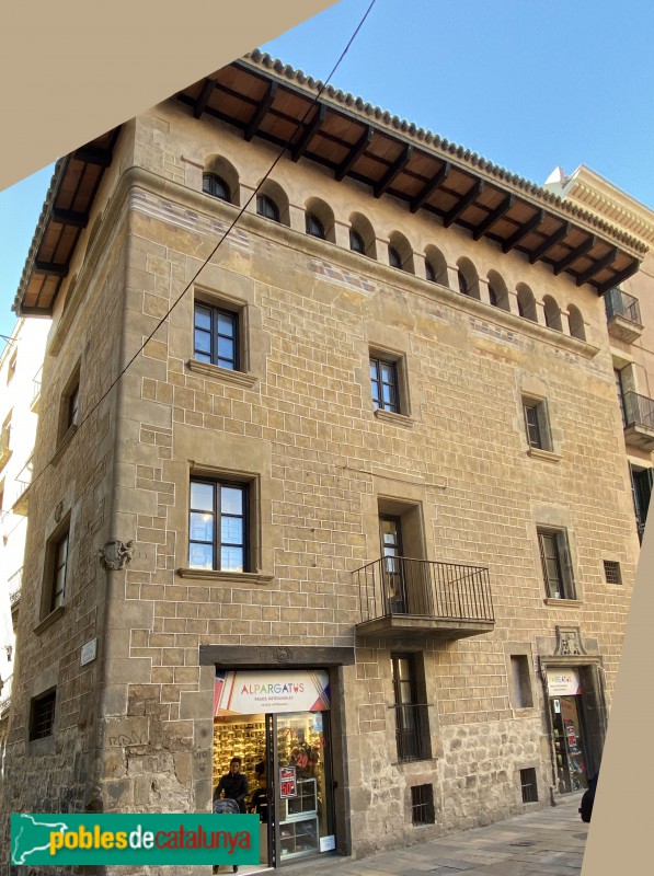 Barcelona - Casa de la Congregació de la Puríssima Sang (Plaça del Pi, 1) (Foto: Albert Esteves, 2019) Barcelona - Casa de la Congregació de la Puríssima Sang (Plaça del Pi, 1)