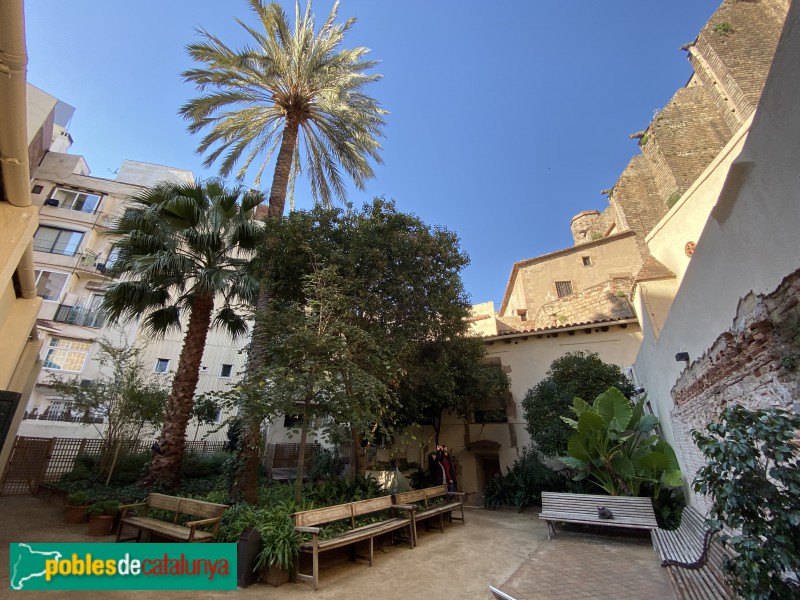 Església de Santa Maria del Pi. Jardí (Foto: Albert Esteves, 2019) Església de Santa Maria del Pi. Jardí