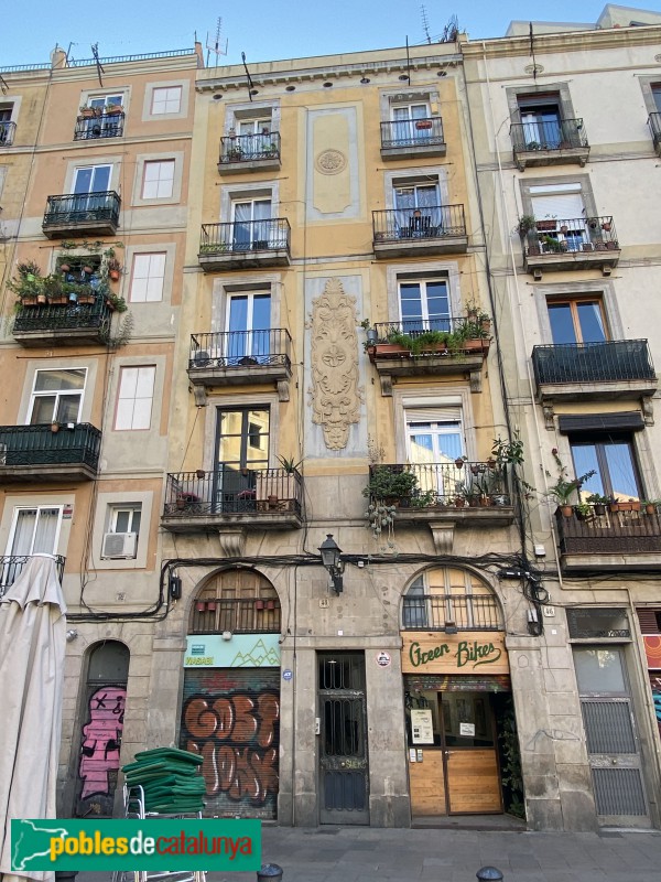 Barcelona - Escudellers, 48 (Foto: Albert Esteves, 2019) Barcelona - Escudellers, 48