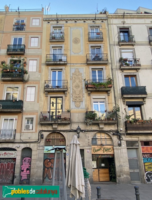 Barcelona - Escudellers, 48 (Foto: Albert Esteves, 2019) Barcelona - Escudellers, 48