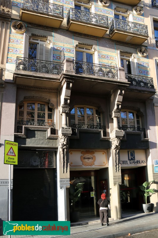 Barcelona - Rambla, 33 (Foto: Albert Esteves, 2019) Barcelona - Rambla, 33