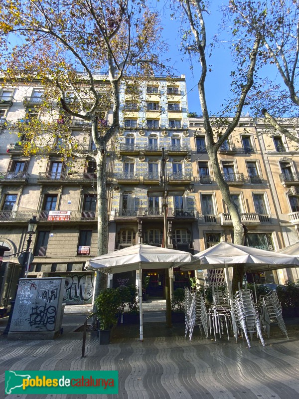 Barcelona - Rambla, 33 (Foto: Albert Esteves, 2019) Barcelona - Rambla, 33