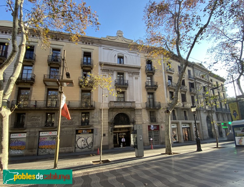 Barcelona - Rambla, 40-42 (Foto: Albert Esteves, 2019) Barcelona - Rambla, 40-42