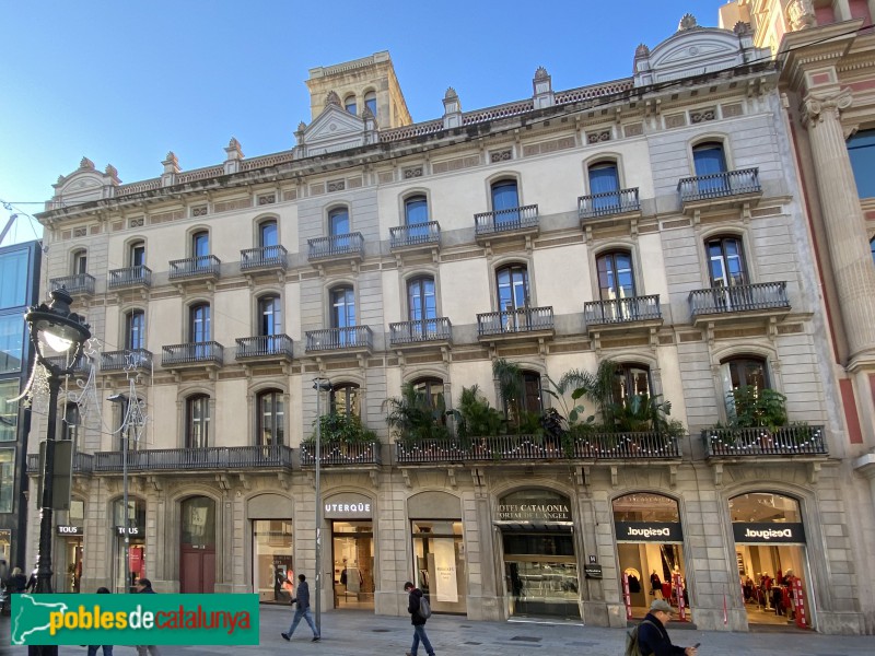 Barcelona - Casa Joan Puig (Portal de l'Àngel, 15-17) (Foto: Albert Esteves, 2020) Barcelona - Casa Joan Puig (Portal de l'Àngel, 15-17)