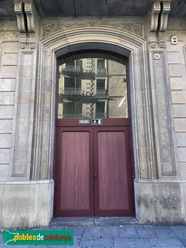 Barcelona - Casa Joan Puig (Portal de l'Àngel, 15-17) (Foto: Albert Esteves, 2020) Barcelona - Casa Joan Puig (Portal de l'Àngel, 15-17)