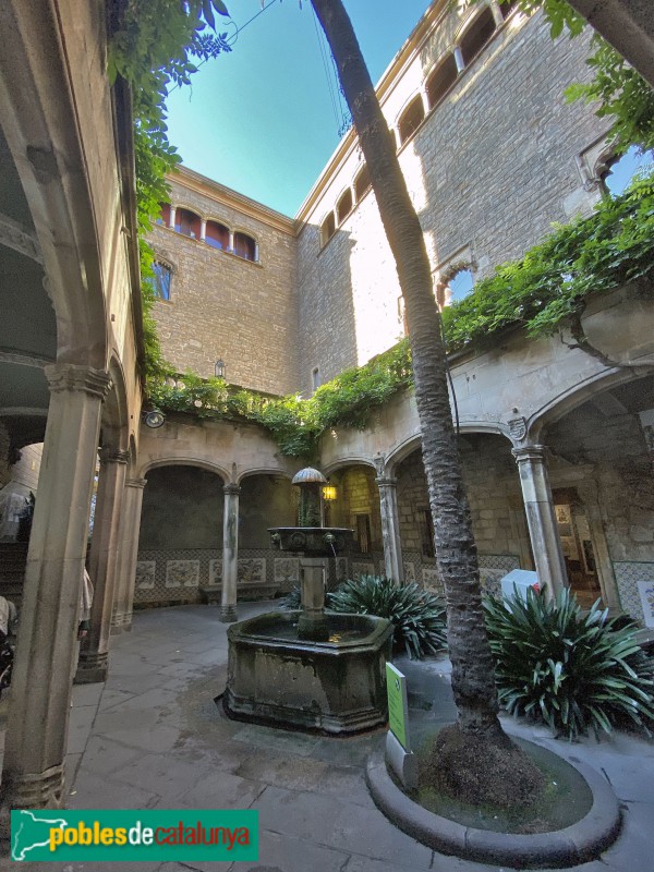 Barcelona - Casa de l'Ardiaca, claustre (Foto: Albert Esteves, 2019) Barcelona - Casa de l'Ardiaca, claustre