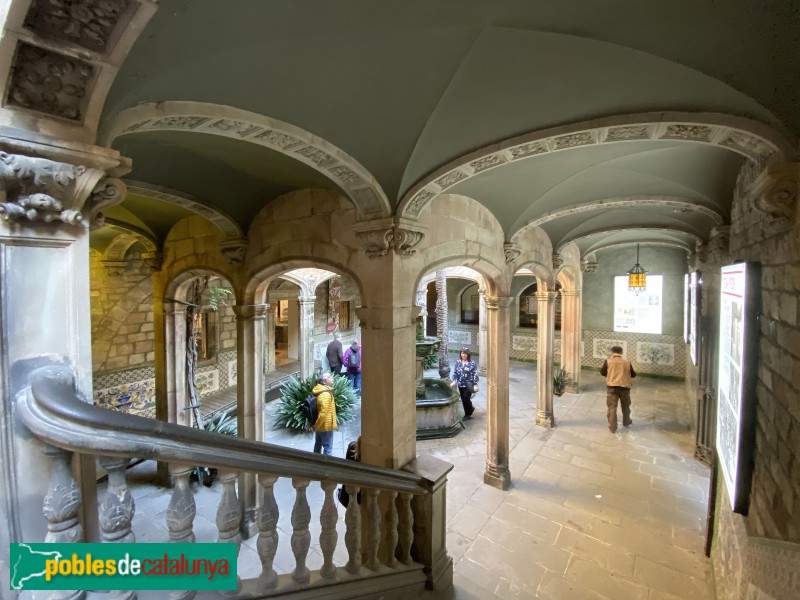 Barcelona - Casa de l'Ardiaca, claustre (Foto: Albert Esteves, 2019) Barcelona - Casa de l'Ardiaca, claustre