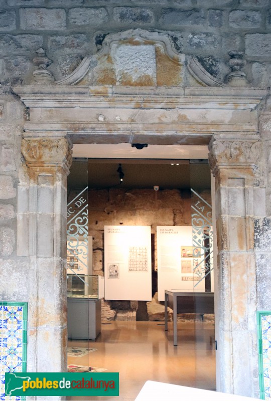 Barcelona - Casa de l'Ardiaca, porta interior (Foto: Albert Esteves, 2019) Barcelona - Casa de l'Ardiaca, porta interior
