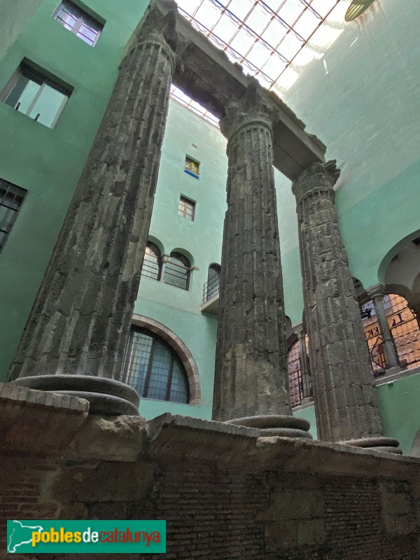 Barcelona - Columnes del temple romà (Foto: Albert Esteves, 2020) Barcelona - Columnes del temple romà