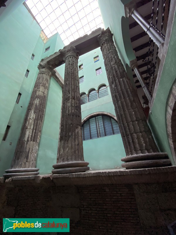Barcelona - Columnes del temple romà (Foto: Albert Esteves, 2020) Barcelona - Columnes del temple romà