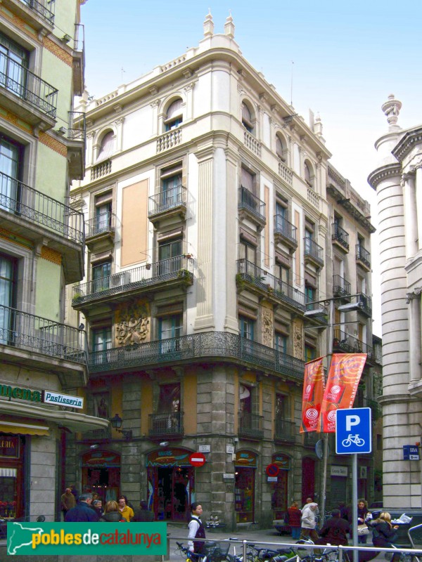 Barcelona - Baixada de la Llibreteria, 9 (Foto: Albert Esteves, 2007) Barcelona - Baixada de la Llibreteria, 9