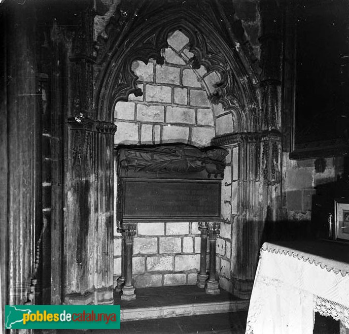 Barcelona - Catedral. Sepulcre del bisbe Berenguer de Palou (Foto: Josep Salvany -Fons Salvany, Biblioteca de Catalunya-, 1920) Barcelona - Catedral. Sepulcre del bisbe Berenguer de Palou