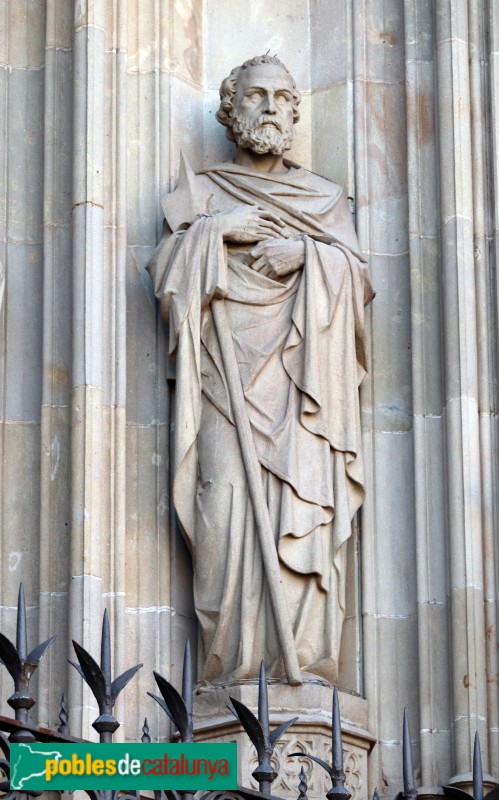 Barcelona - Catedral. Façana principal. Sant Judes Tadeu, d'Agapit Vallmitjana (Foto: Albert Esteves, 2020) Barcelona - Catedral. Façana principal. Sant Judes Tadeu, d'Agapit Vallmitjana