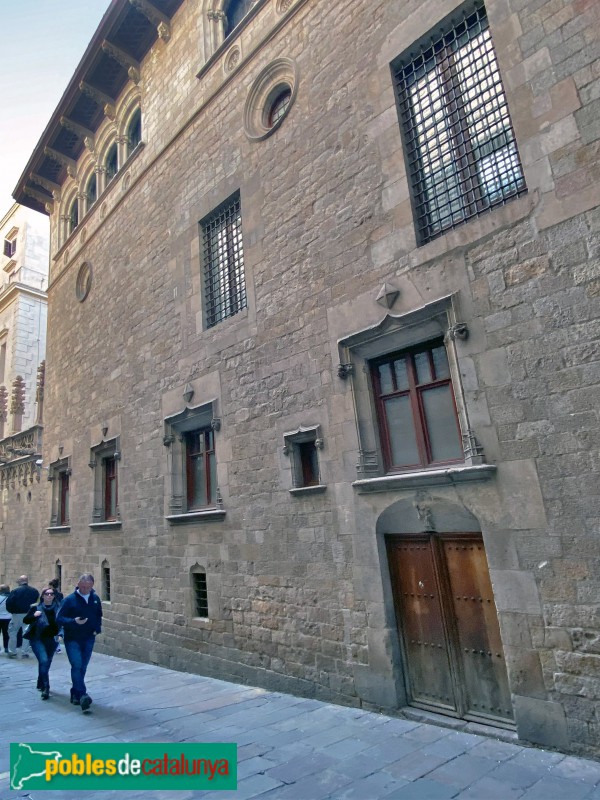 Barcelona - Palau de la Generalitat. Façana del carrer del Bisbe del segle XVI (Foto: Albert Esteves, 2020) Barcelona - Palau de la Generalitat. Façana del carrer del Bisbe del segle XVI